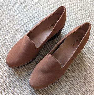 Vionic Aster Willa Sz 9.5 Brown Suede Slip On Wedge Loafer Shoes Water Repellent